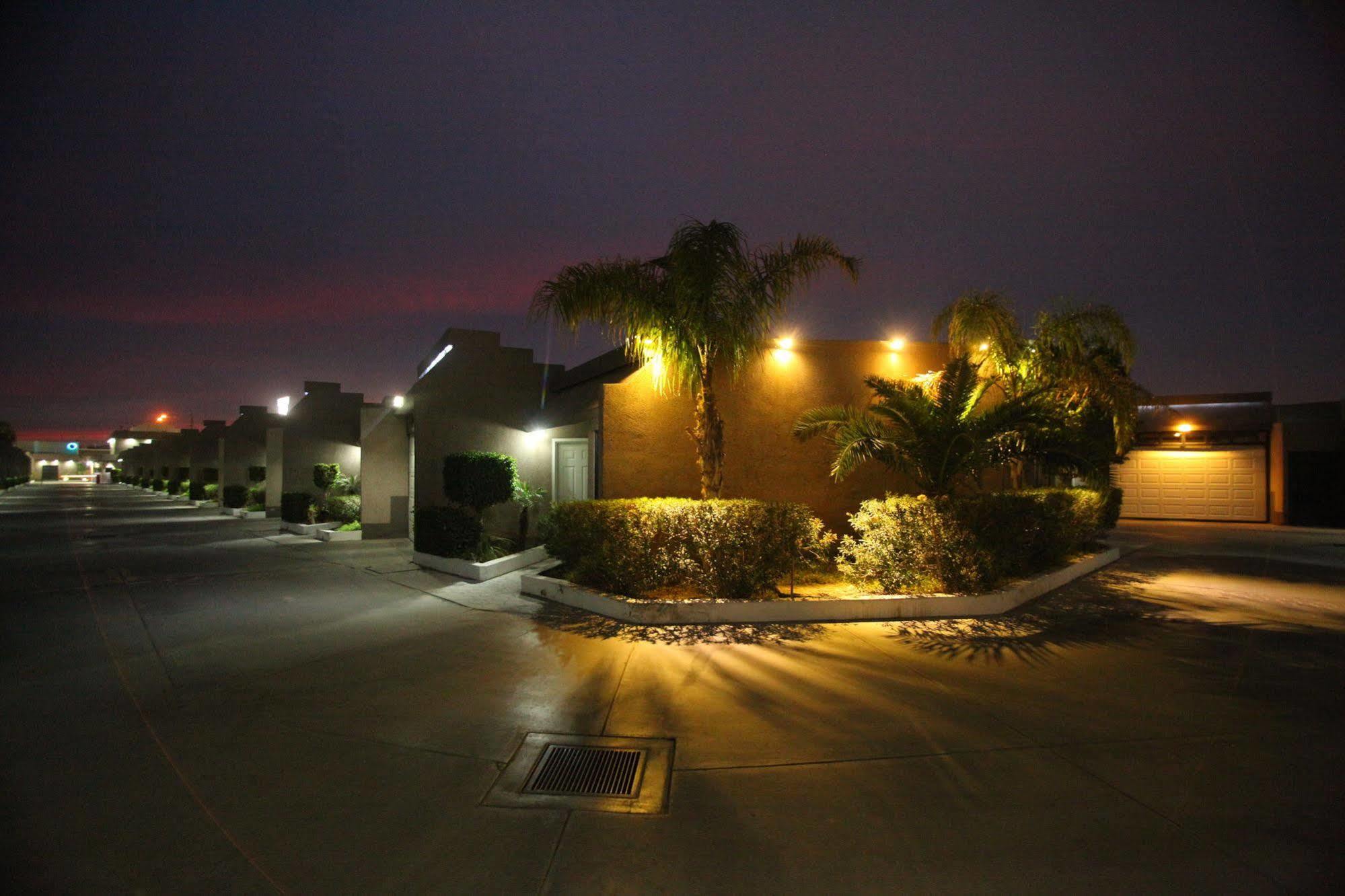 Motel Mediterraneo Mexicali Zewnętrze zdjęcie